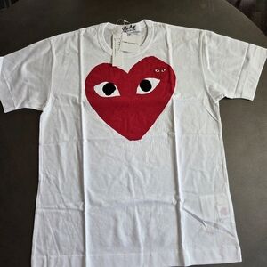 Comme des Garçons PLAY Red Heart Crew T-Shirt Size Large NWT Unisex